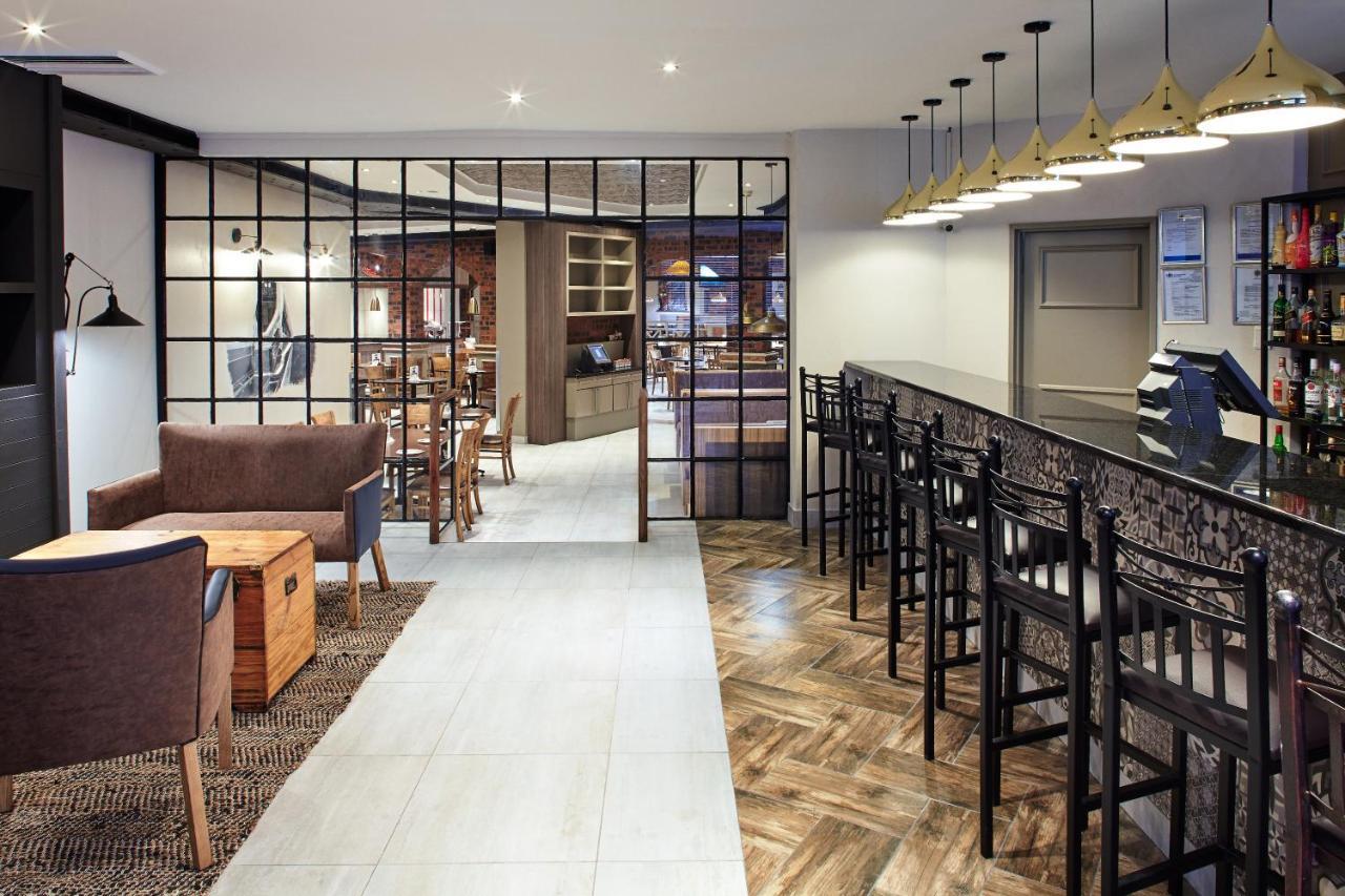 Garden Court Milpark, Йоханесбург Екстериор снимка